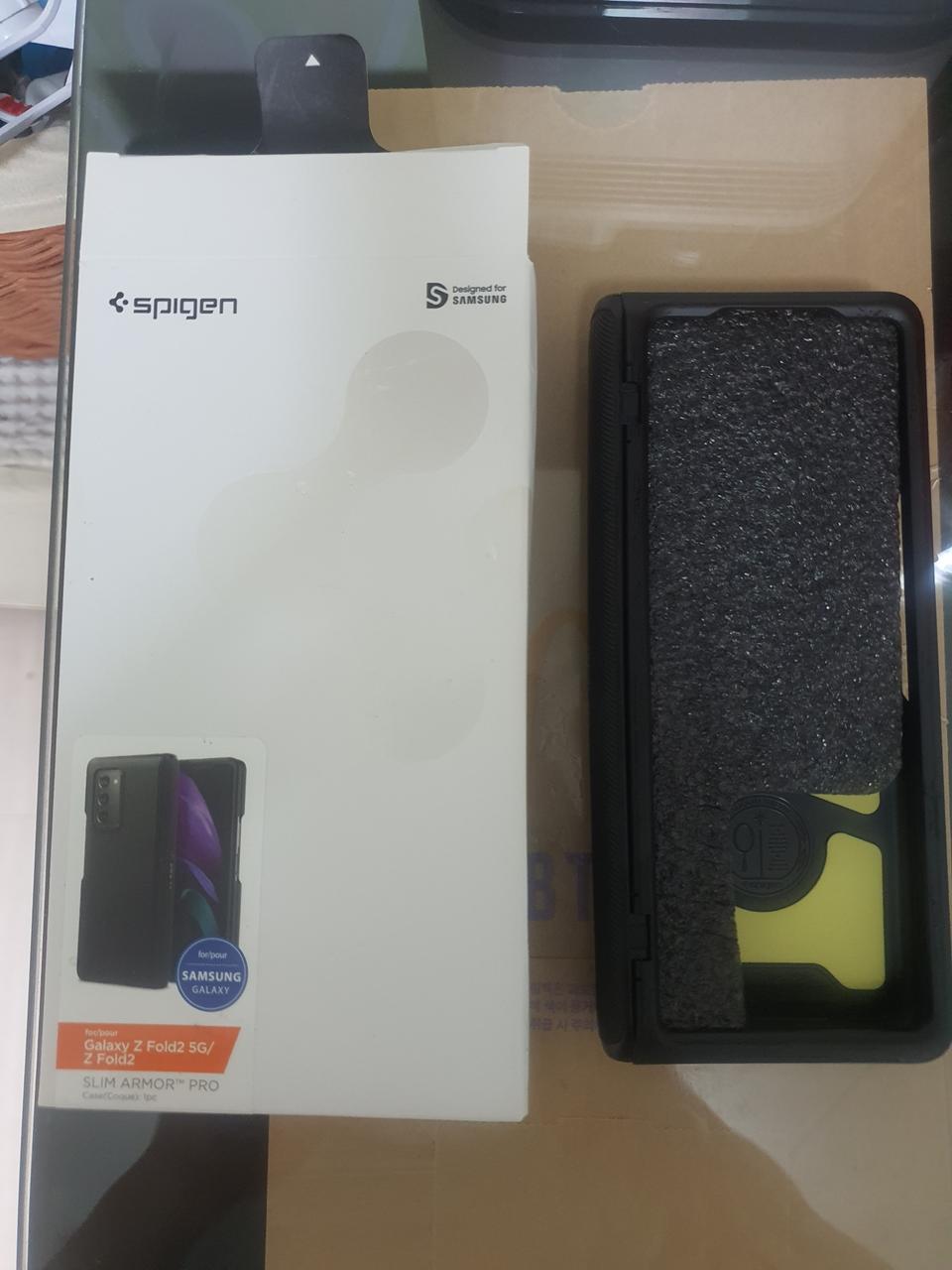 폴드2슈피겐슬림아머프로케이스(풀박스)
