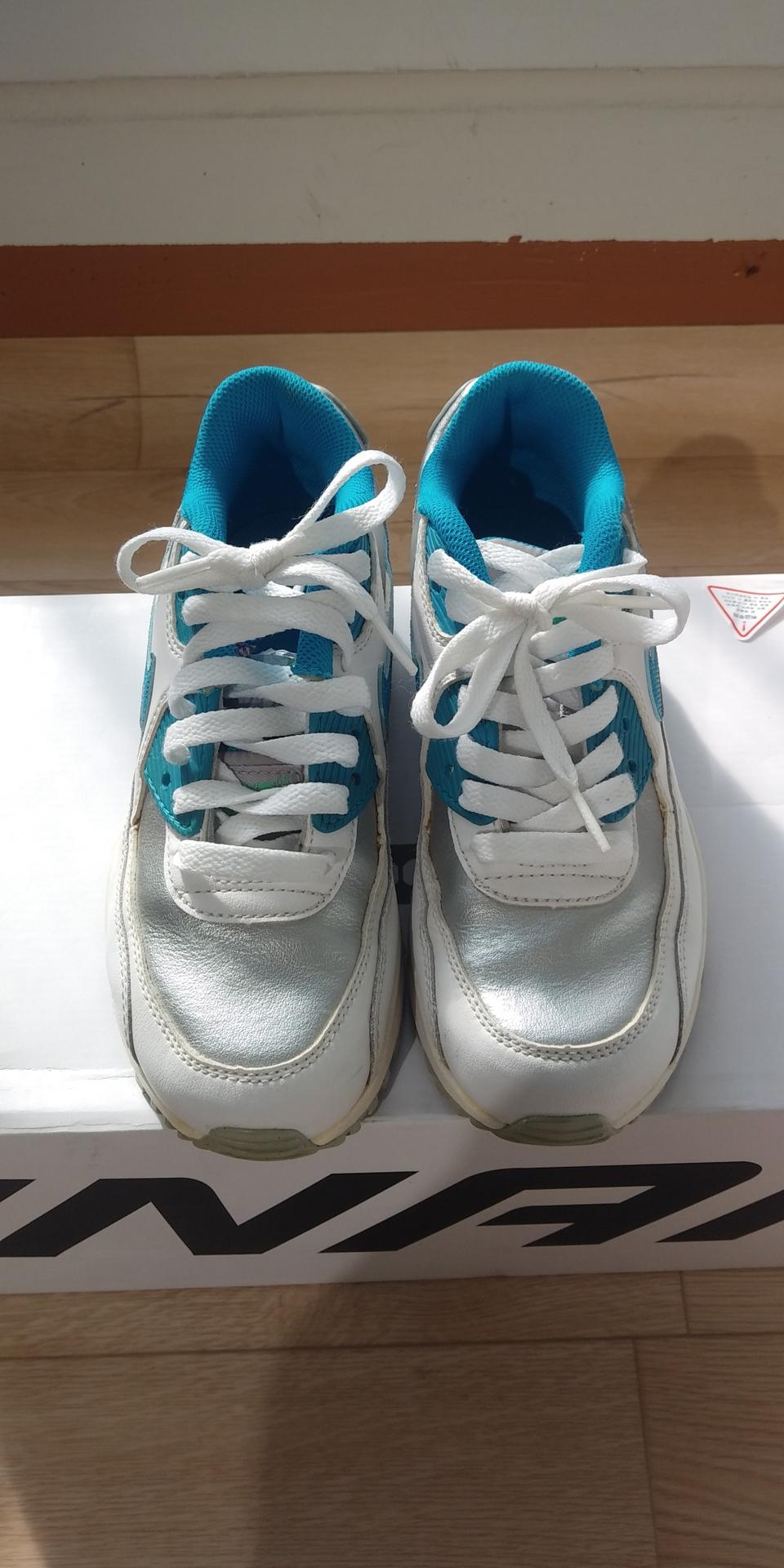 나이키 리복 아디다스 운동화 축구화 풋살화 팝니다