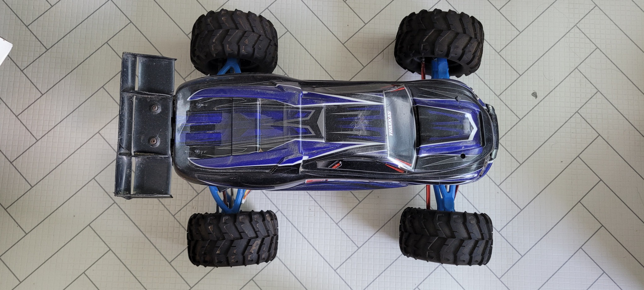 트렉사스 이레보  RC카