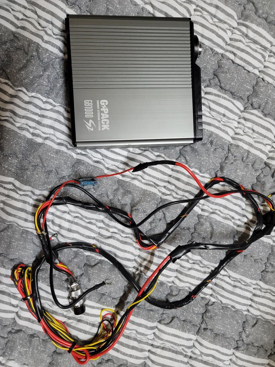 자넷 차량용 보조배터리 gb1000 팝니다.