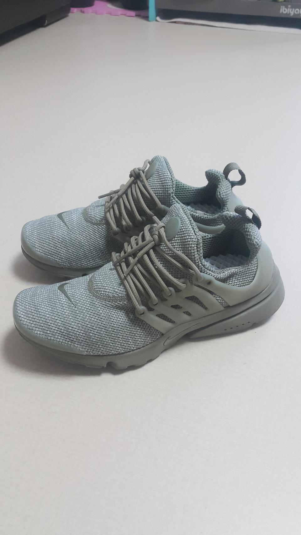 나이키 프레스토 올리브그린 270사이즈