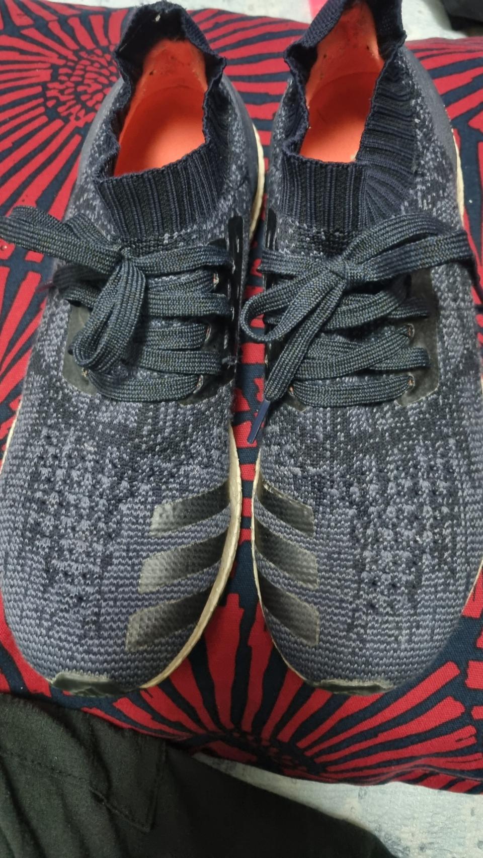 아디다스 울트라부스트 언케이지드