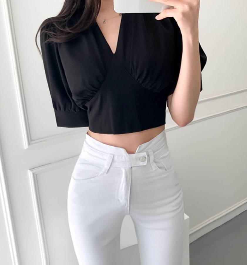 여성스러운 넓은 셔링 크롭 블라우스