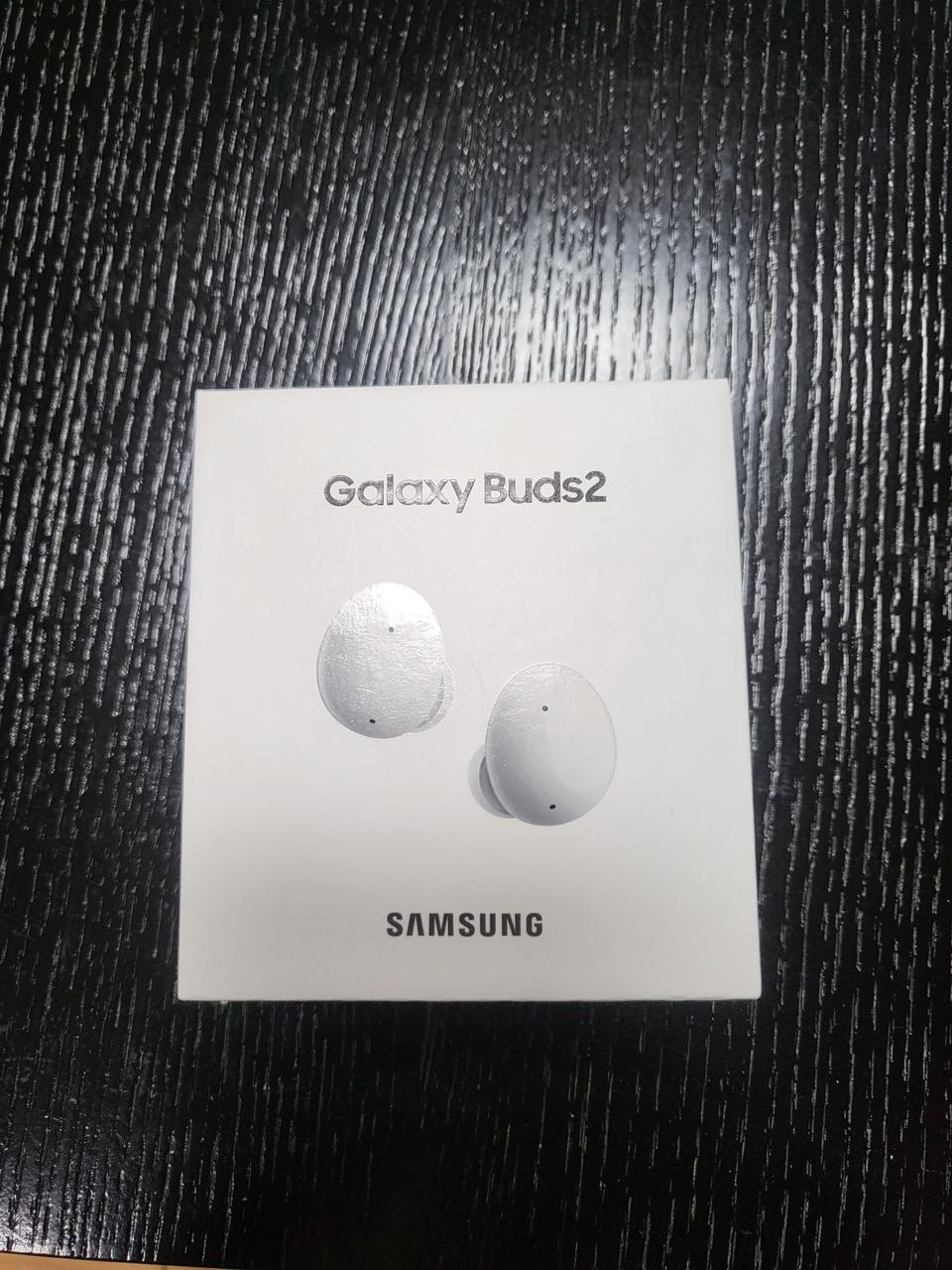 갤럭시 버즈2 화이트 미개봉 팝니다