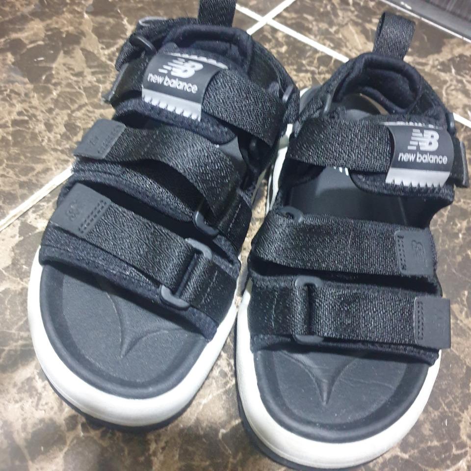 뉴발샌들