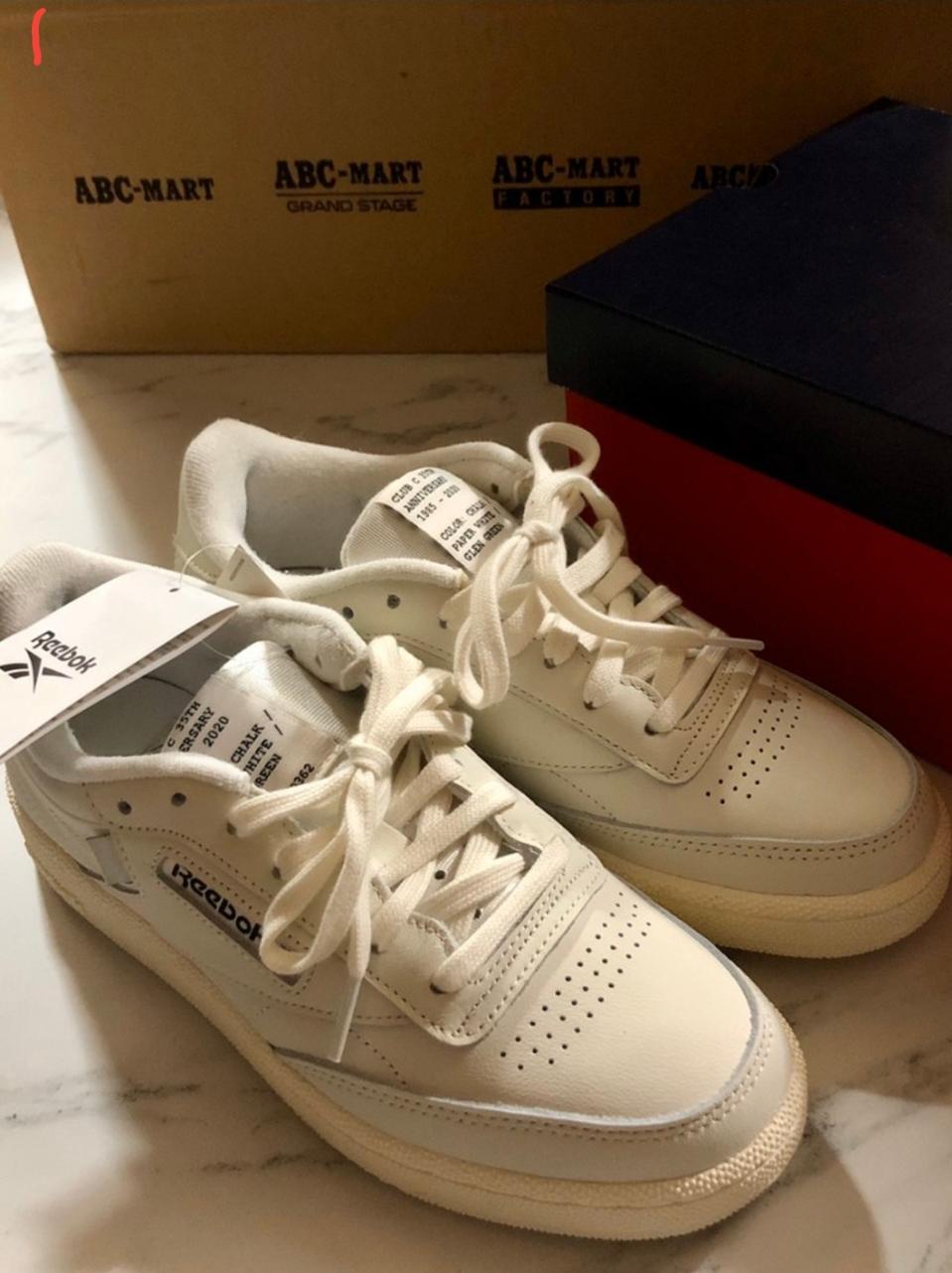 리복 클럽 씨 reebok club c 85 35th 새상품 팝니다.