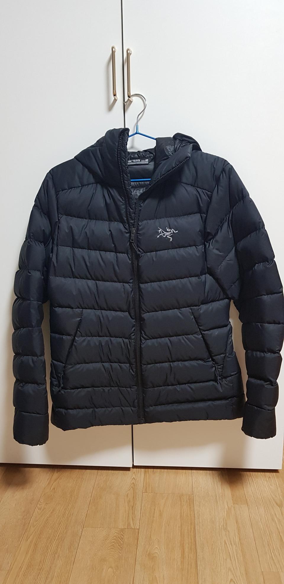 아크테릭스 여자 패딩