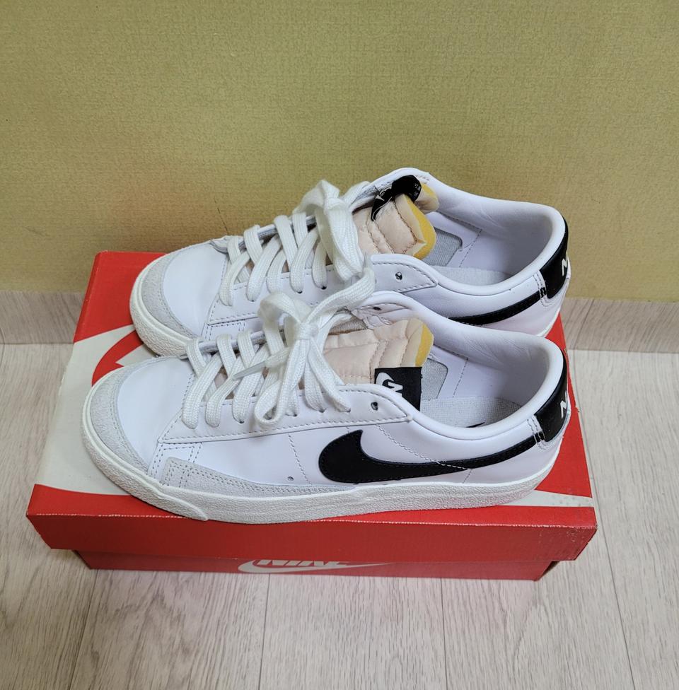 정품 나이키 블레이저로우 230  (배송비포함 60000원)