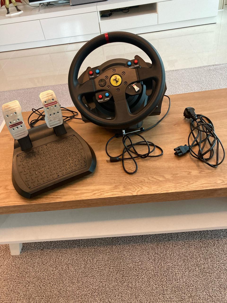 트러스트마스터 t300 페라리 gte