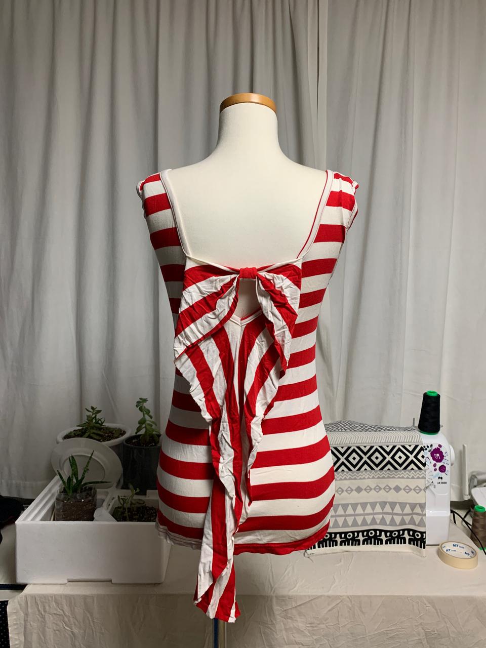 뒷리본티셔츠 휴가룩 민소매 스트라이프