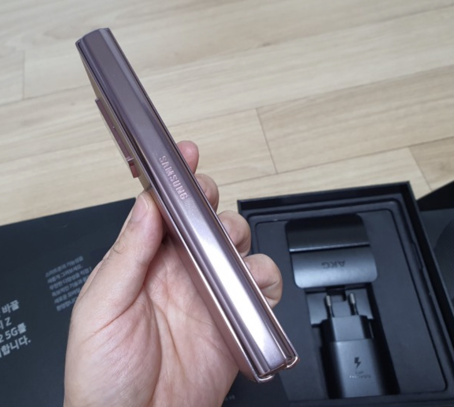 [n12257886님 결제용] 갤럭시폴드2 판매합니다~