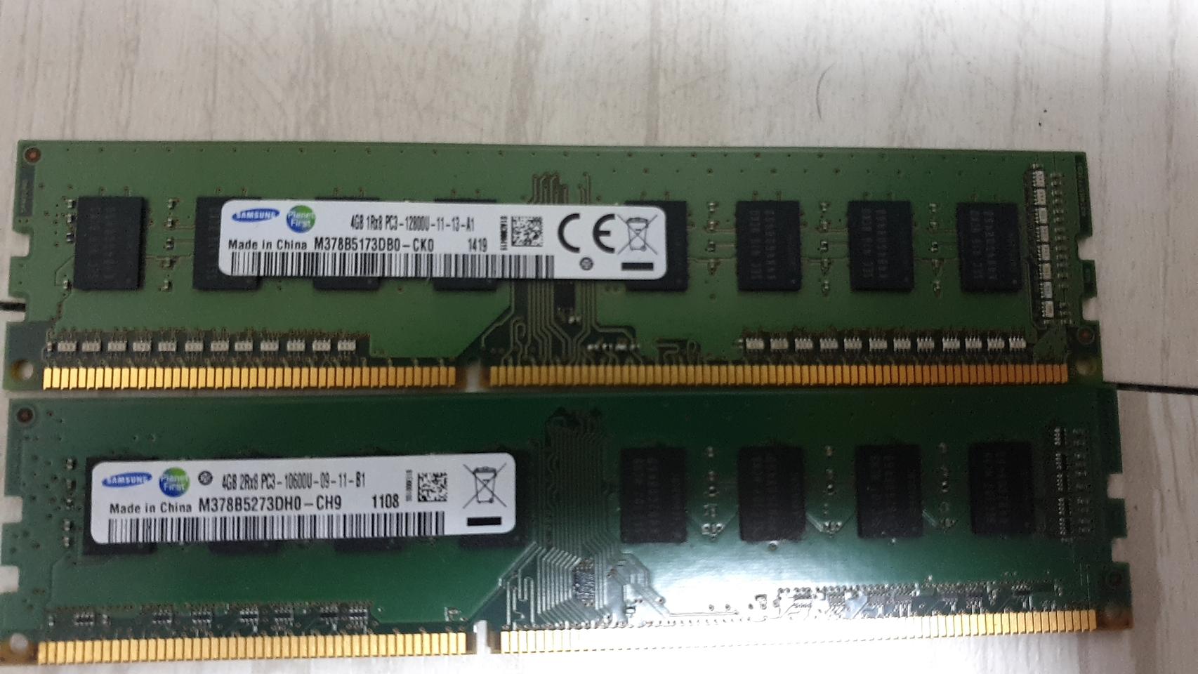 메모리 삼성 D3 4GB 2개 총8GB 판매 합니다