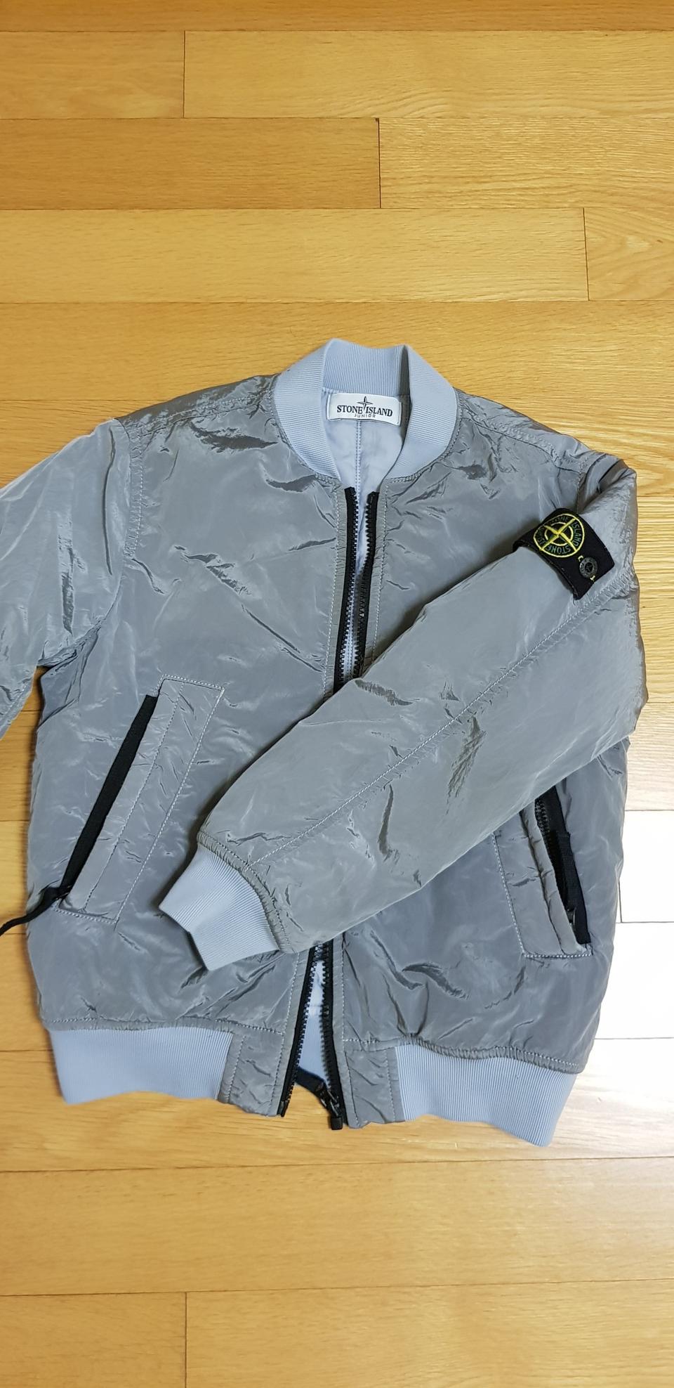 스톤아일랜드 패딩  간절기 점퍼