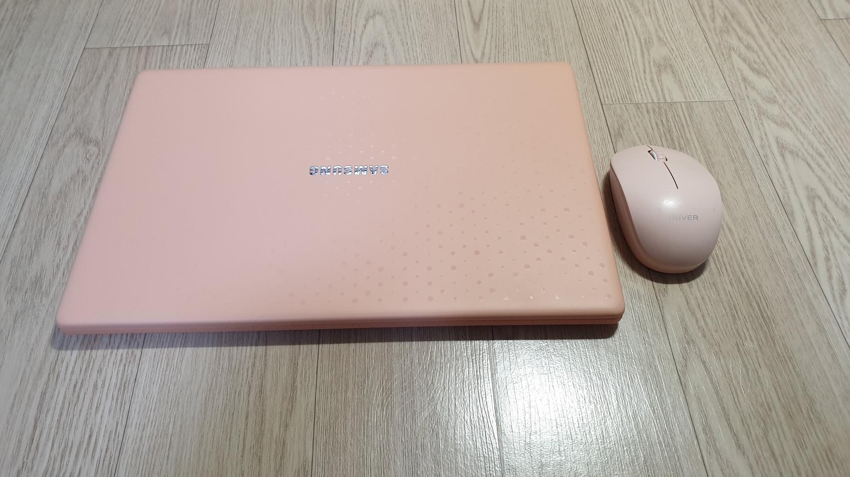 삼성 핑크 노트북 예쁜 컴퓨터 nt530xbb-k24cs 새상품급 ss급