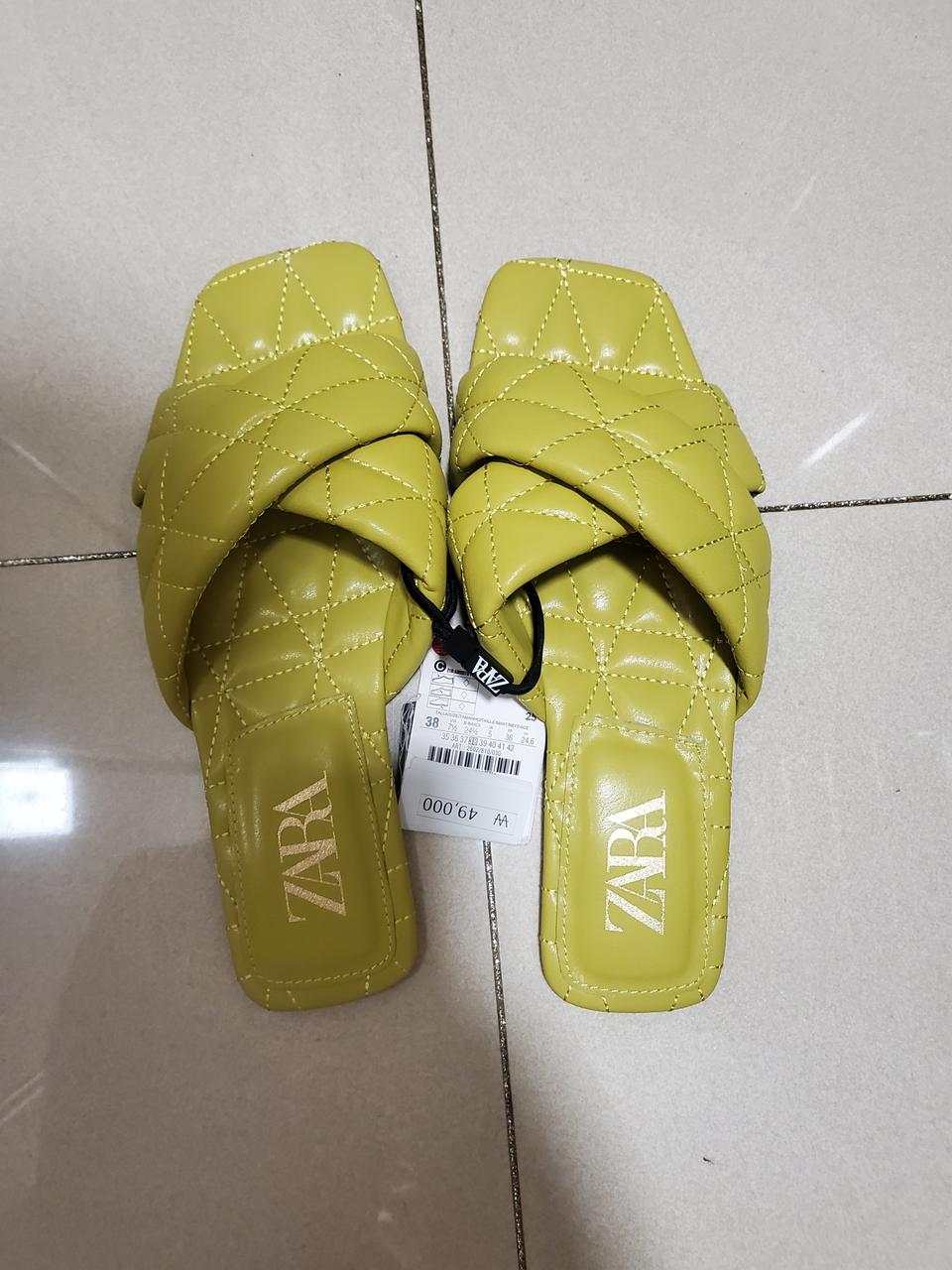 *(새상품) ZARA 퀼티드 샌들