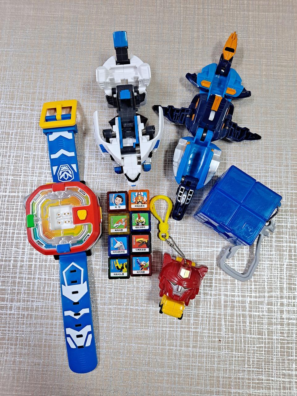 헬로카봇 큐브시계ver3(시계+큐브팩8개+케이스+카봇쿵2개+열쇠고리)