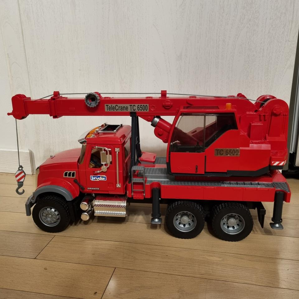 브루더 맥 MACK 2단 크레인트럭