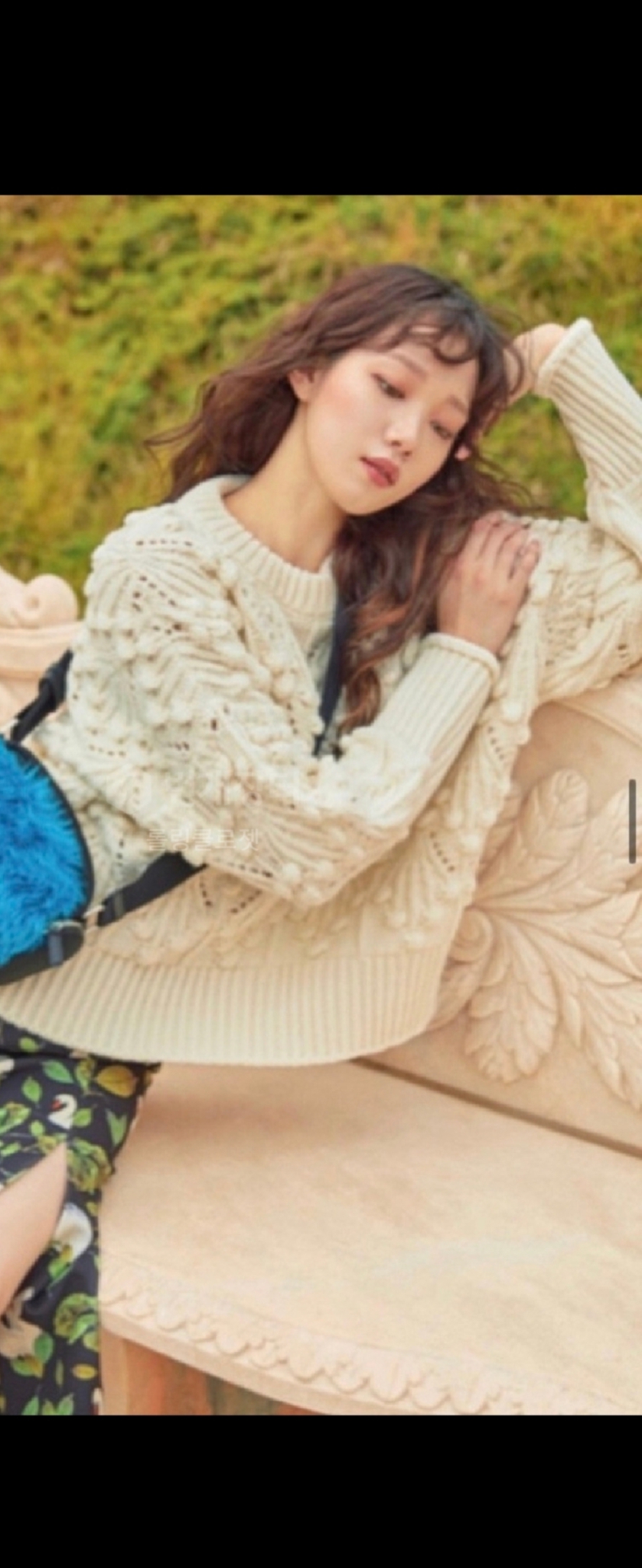 밤바이롤라 니트스웨터