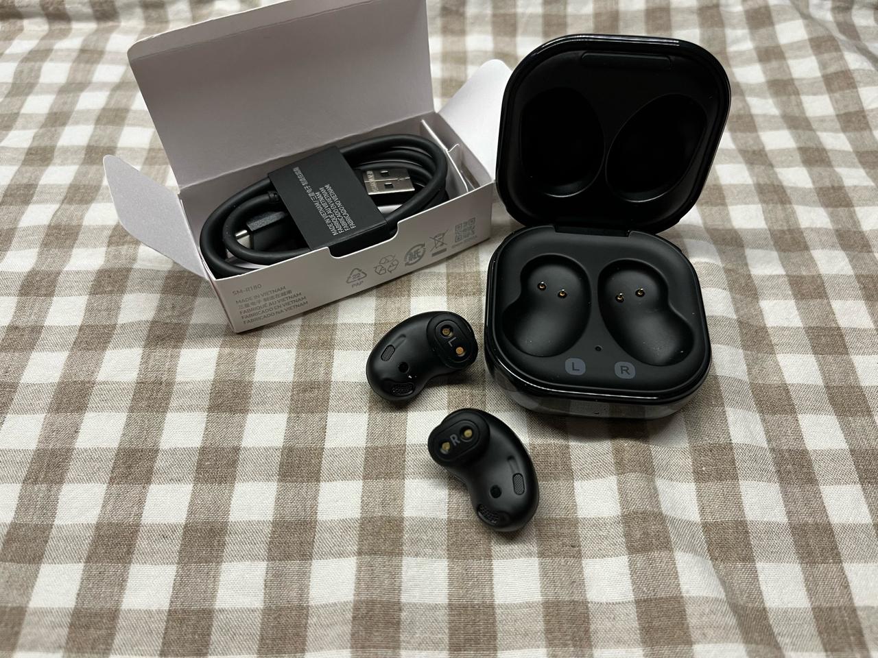 | 갤럭시 버즈 라이브 블랙 본체 + 구성품 [잔기스O]