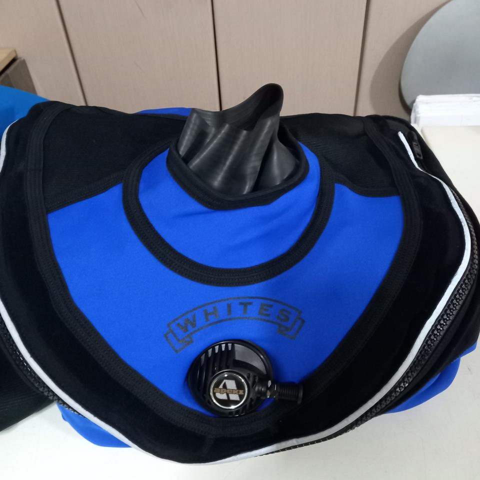 아쿠아렁(화이트) 퓨전블렛 드라이슈트(새상품) 사이즈 한정수량 판매