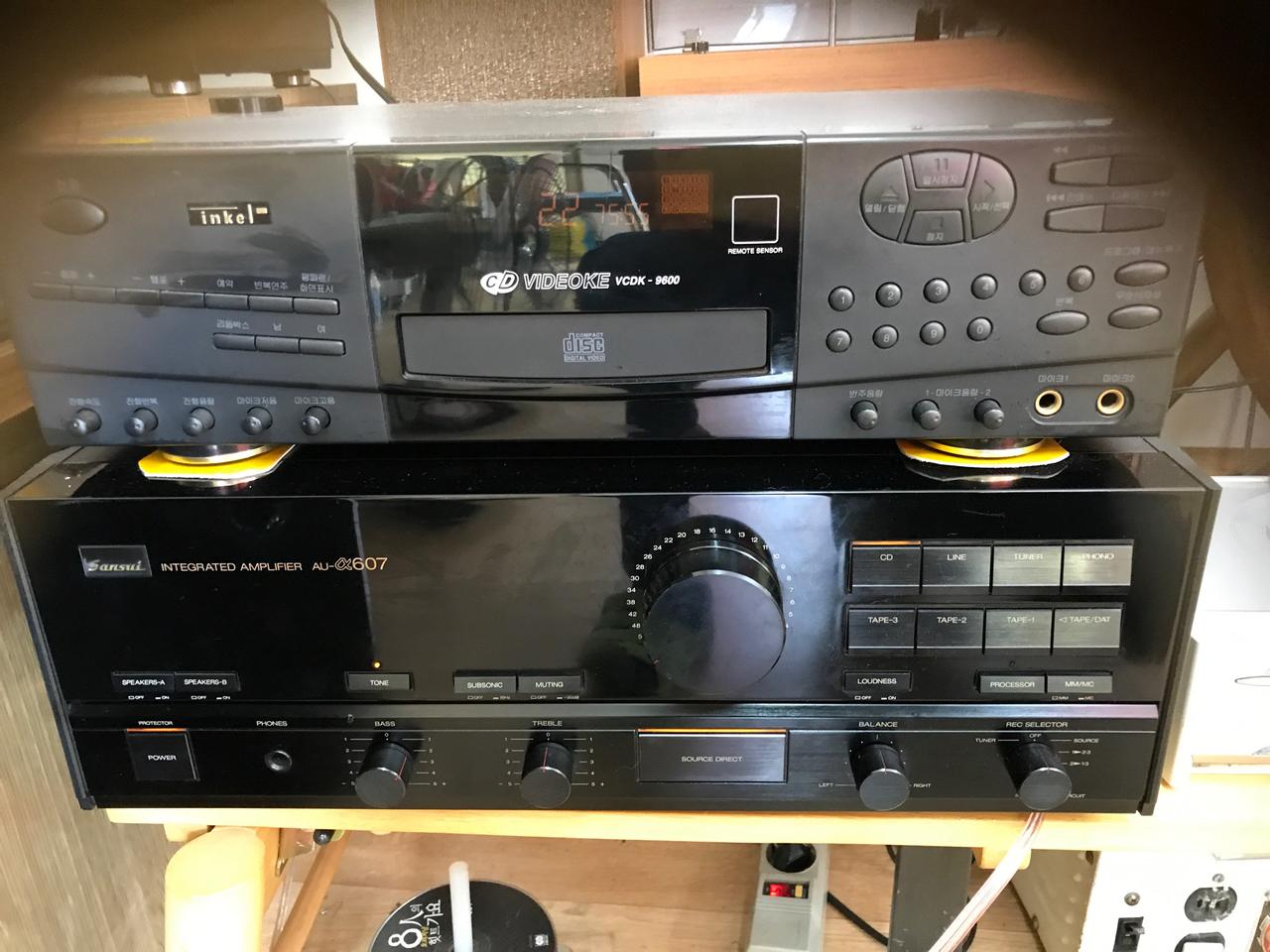 선수이앰프판매.  설명이 필요 없는 제품입니다.  모든 기능 완벽합니다