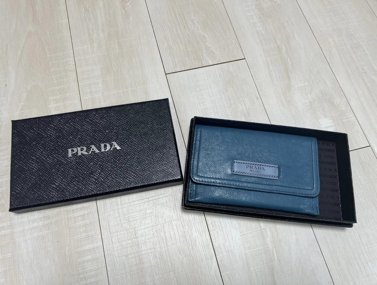 프라다 에티켓 로고 레더지갑