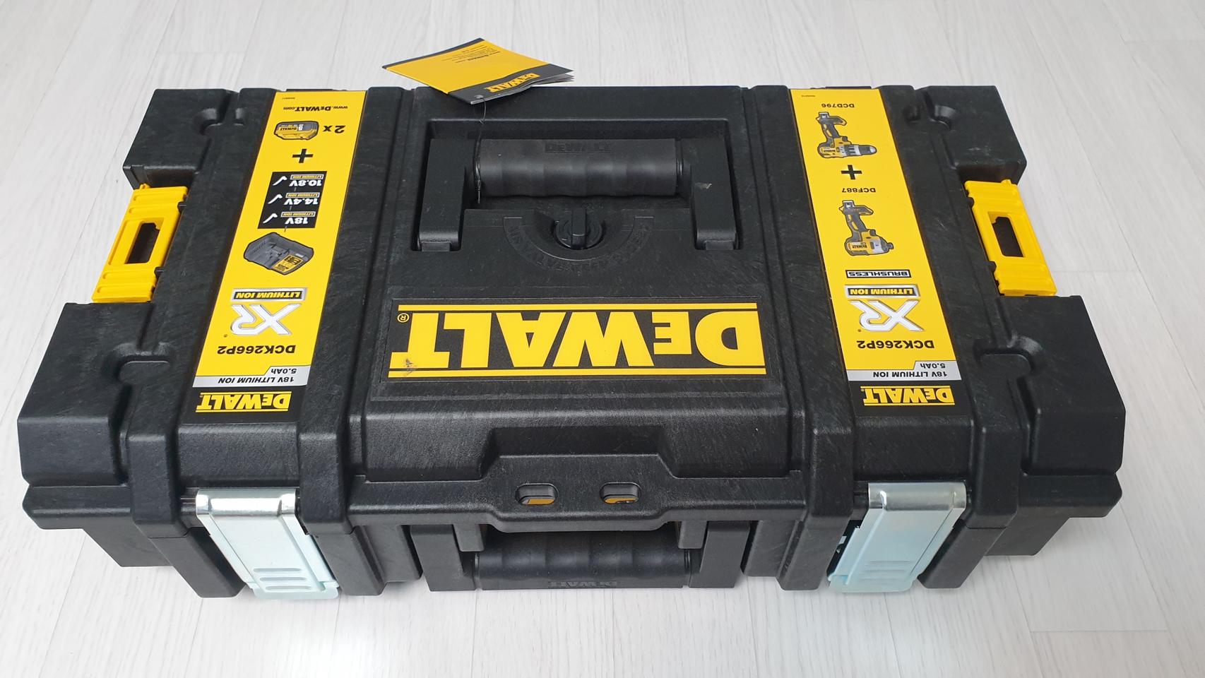 디월트 터프시스템 공구함 미사용 새제품 튼튼한 공구케이스