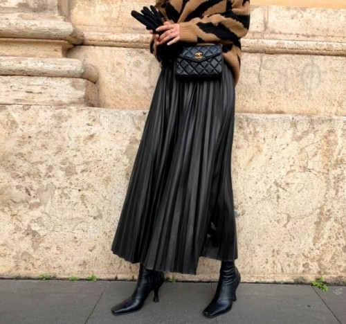 레더주름스커트