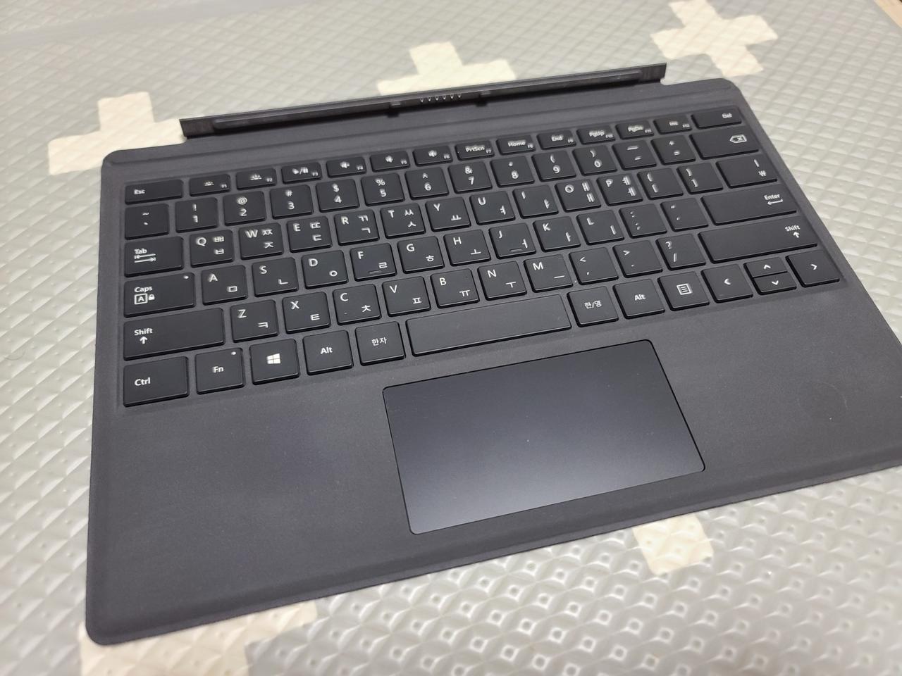 서피스프로4 펜만 빠진 구성