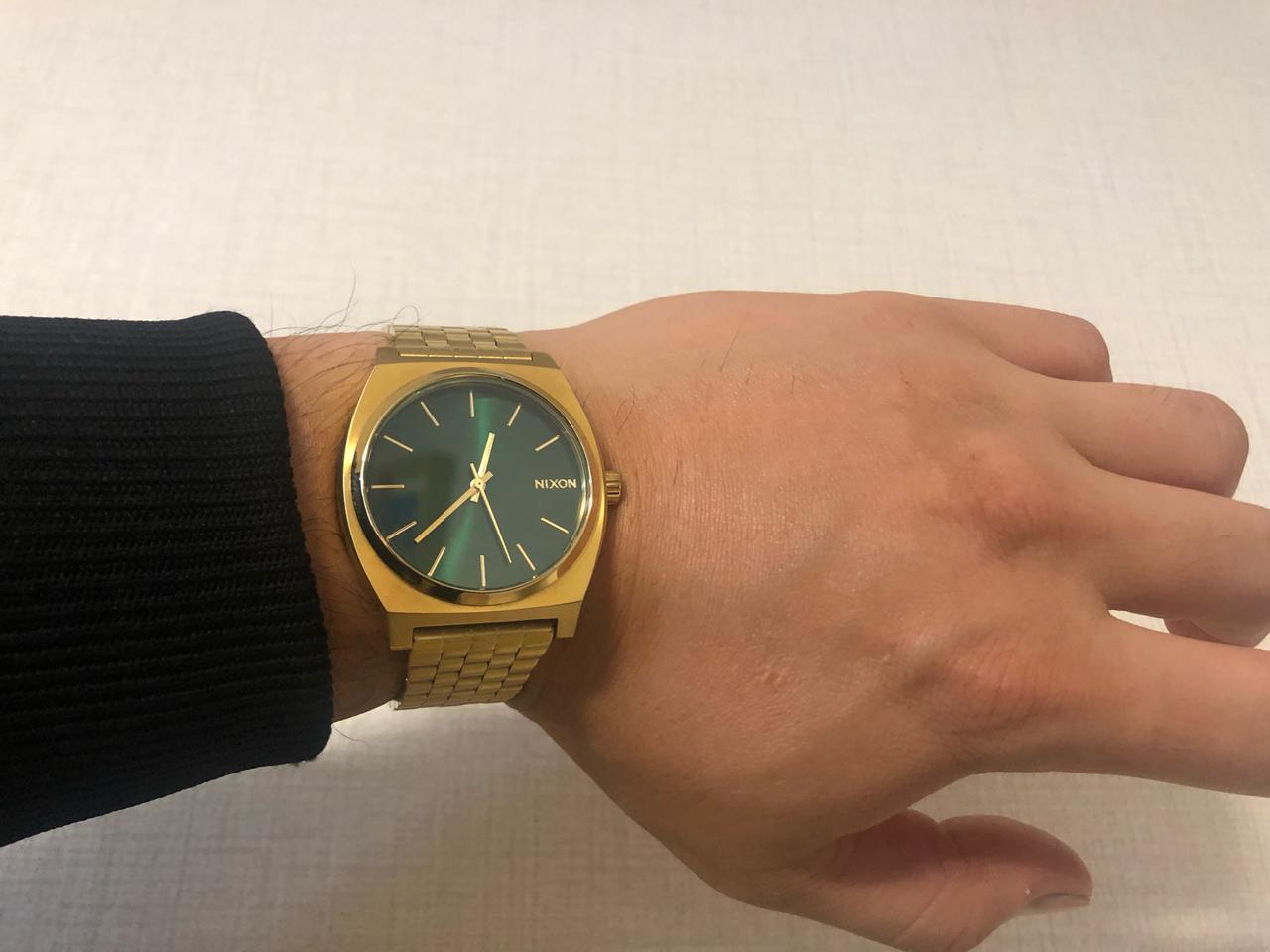 닉슨 금장 시계 판매합니다