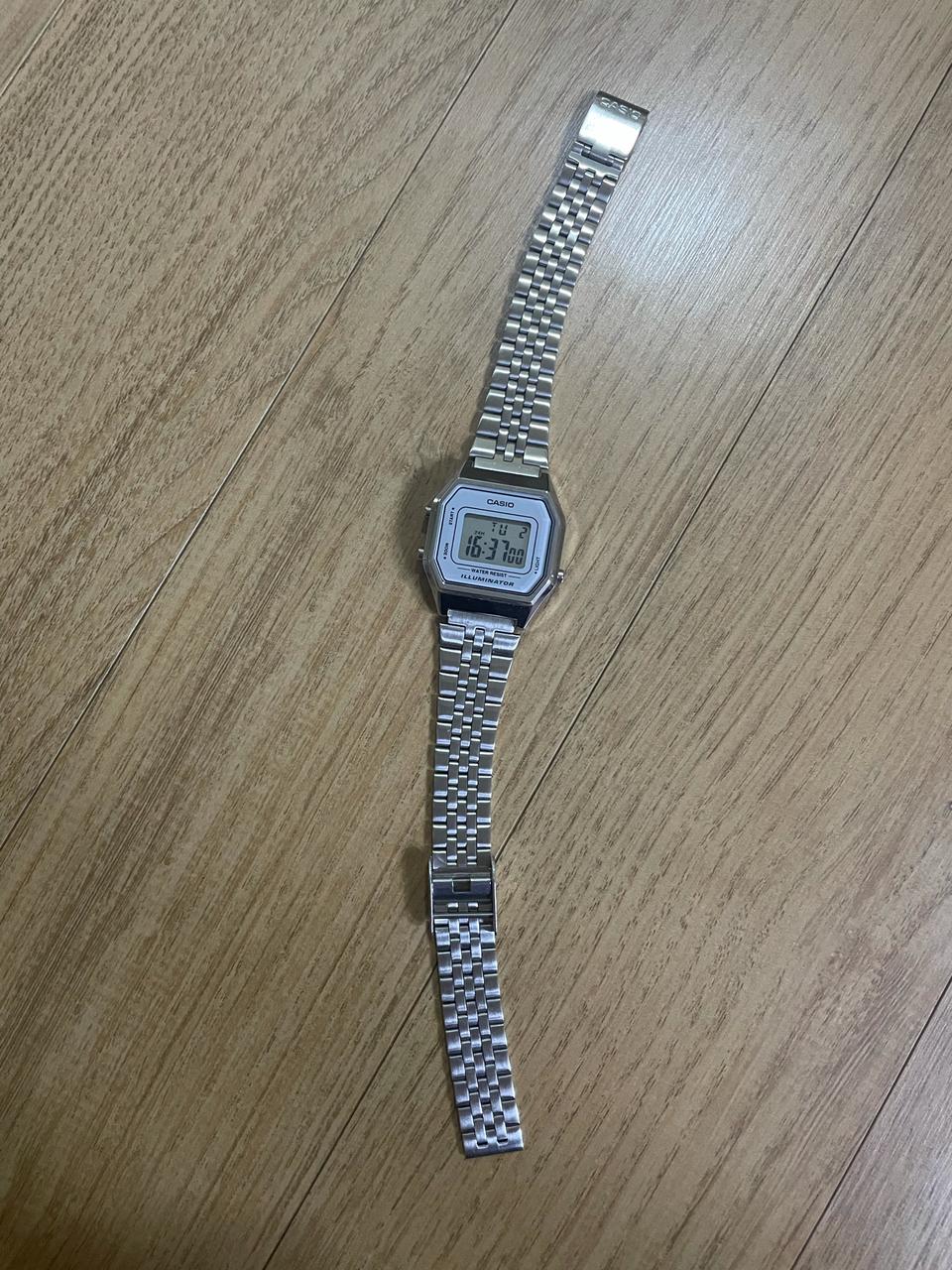 카시오(Casio) 일루미네이터 시계