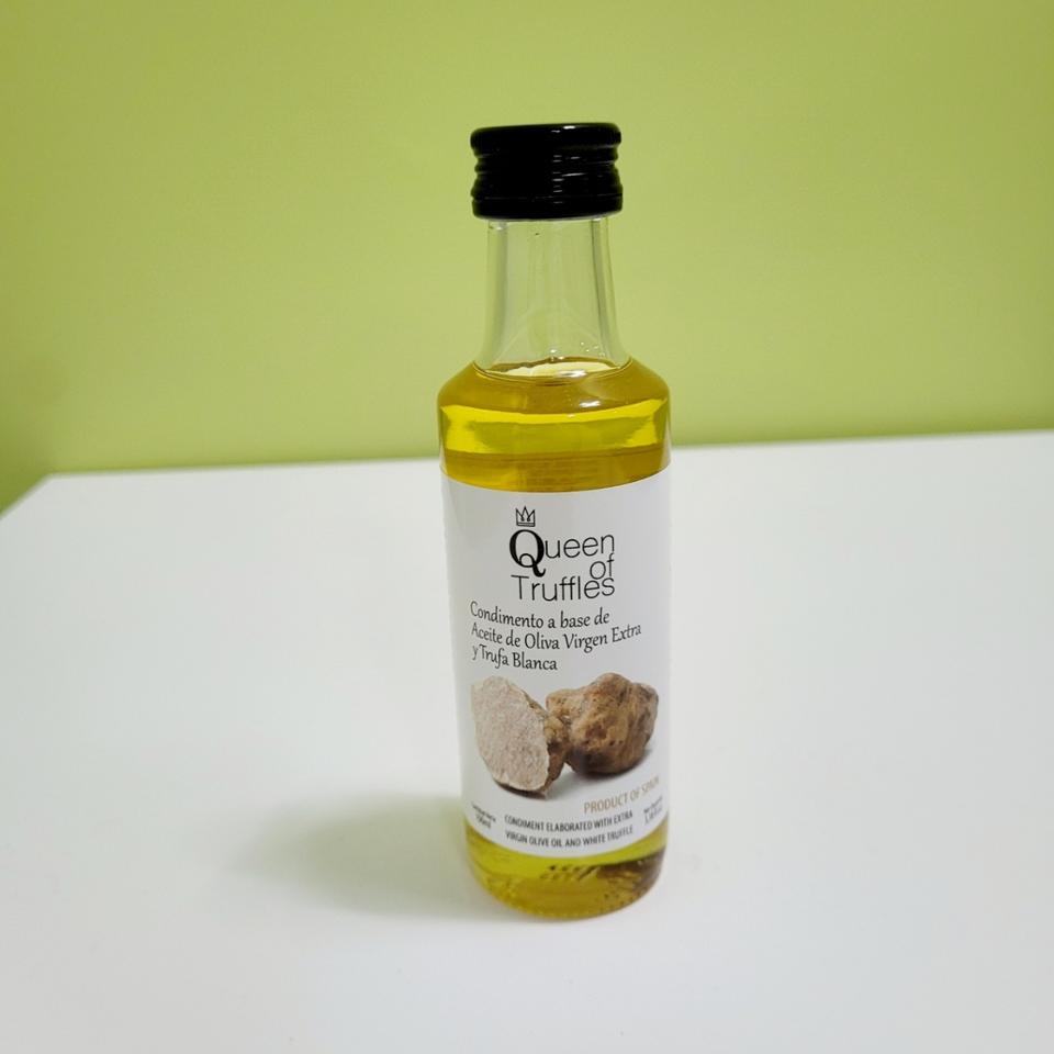 땅속의 다이아몬드 스페인에서 직접 길러낸 퀸 오프 트러플오일 화이트오일