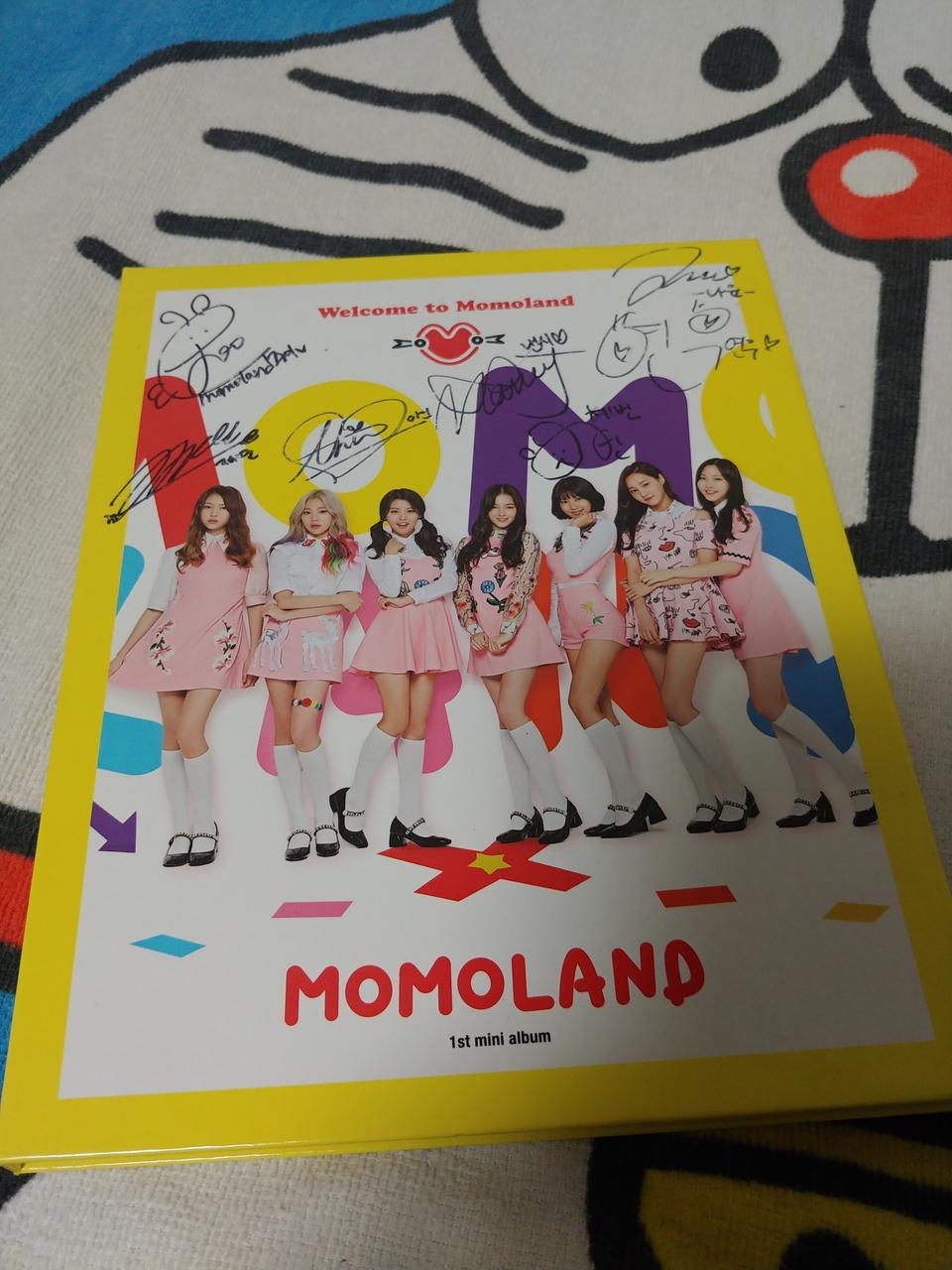 모모랜드 첫앨범 전원싸인반