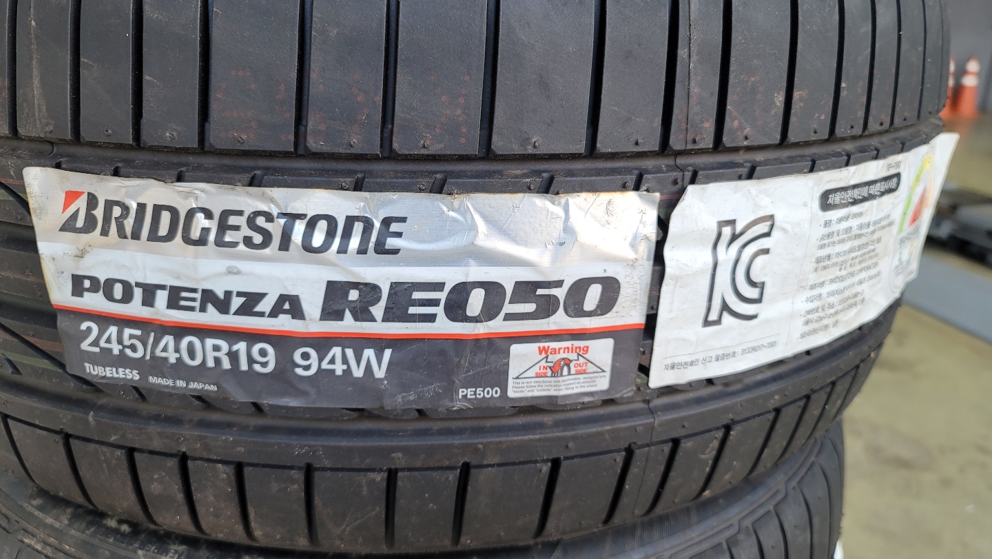 브릿지스톤 포텐쟈 RE050 245 40 19 타이어 팝니다