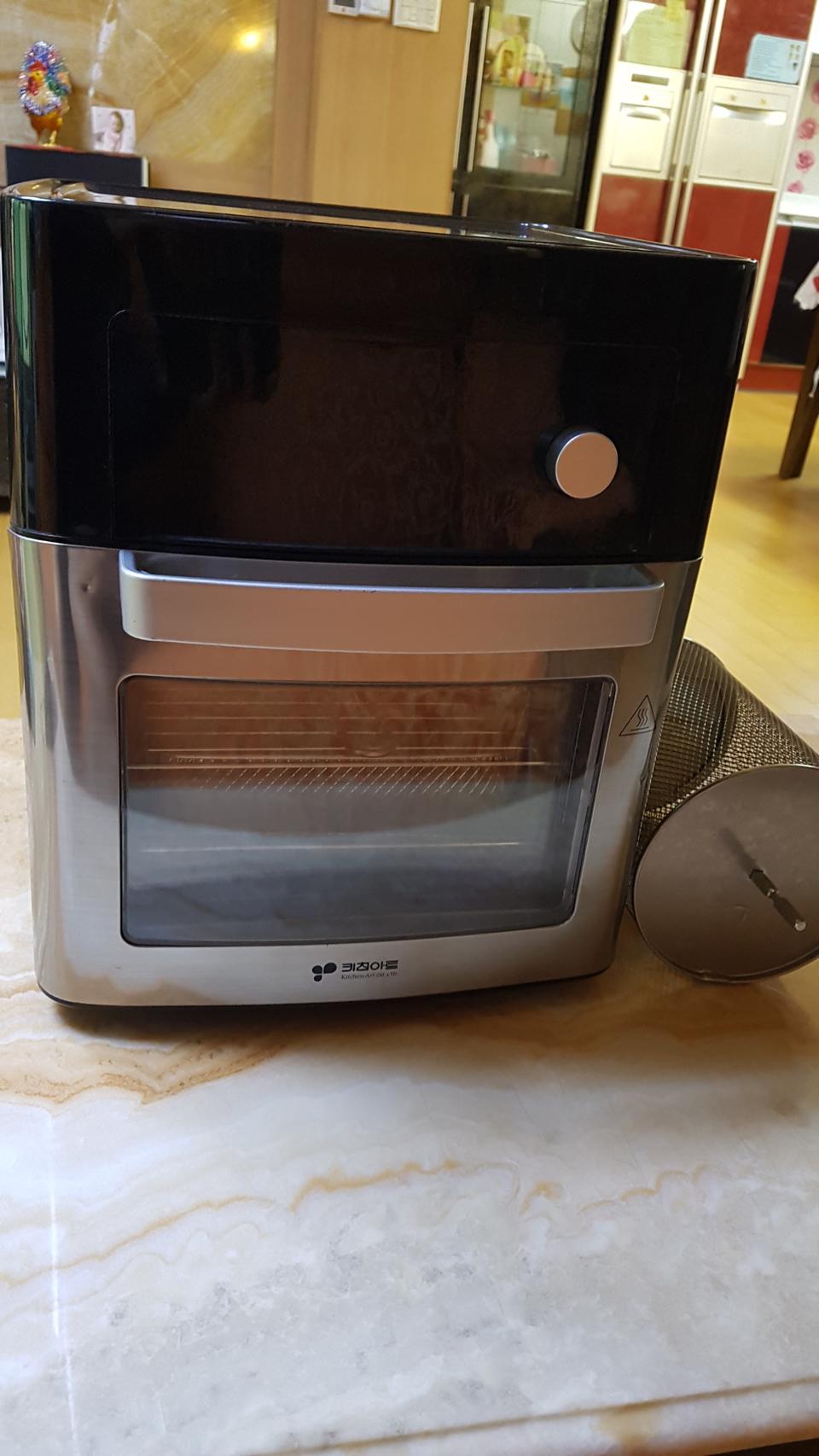 키친아트 에어플라이어 전기오븐기 2번사용한 제품 판매합니다.가격내림