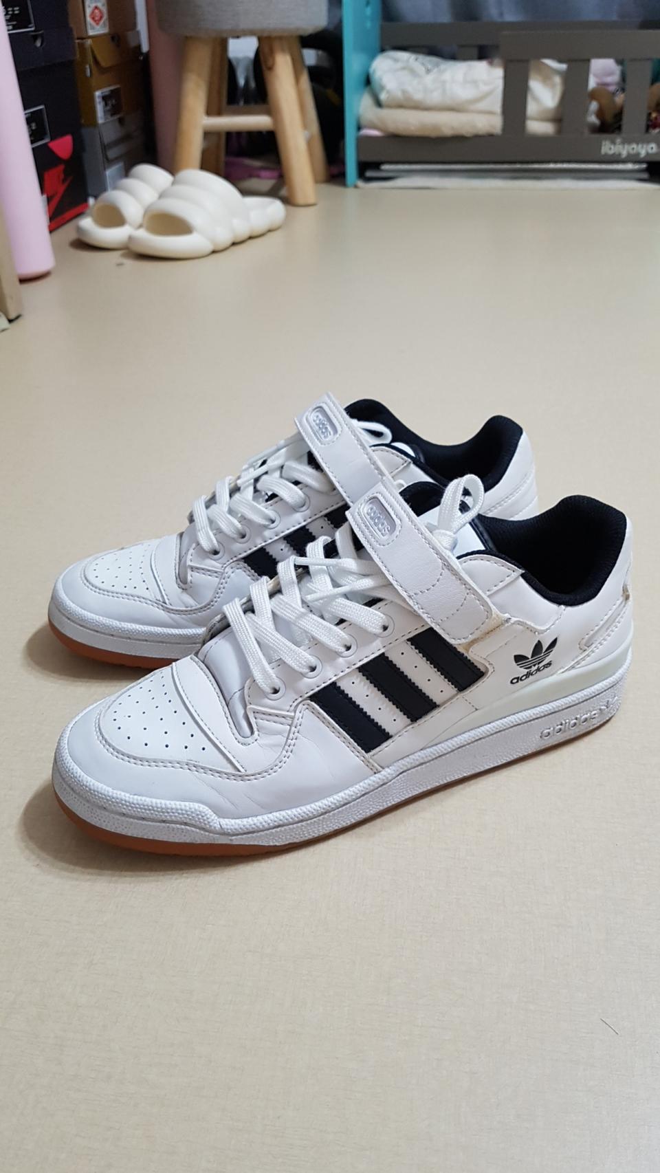 아디다스 포럼로우 흰검 270사이즈