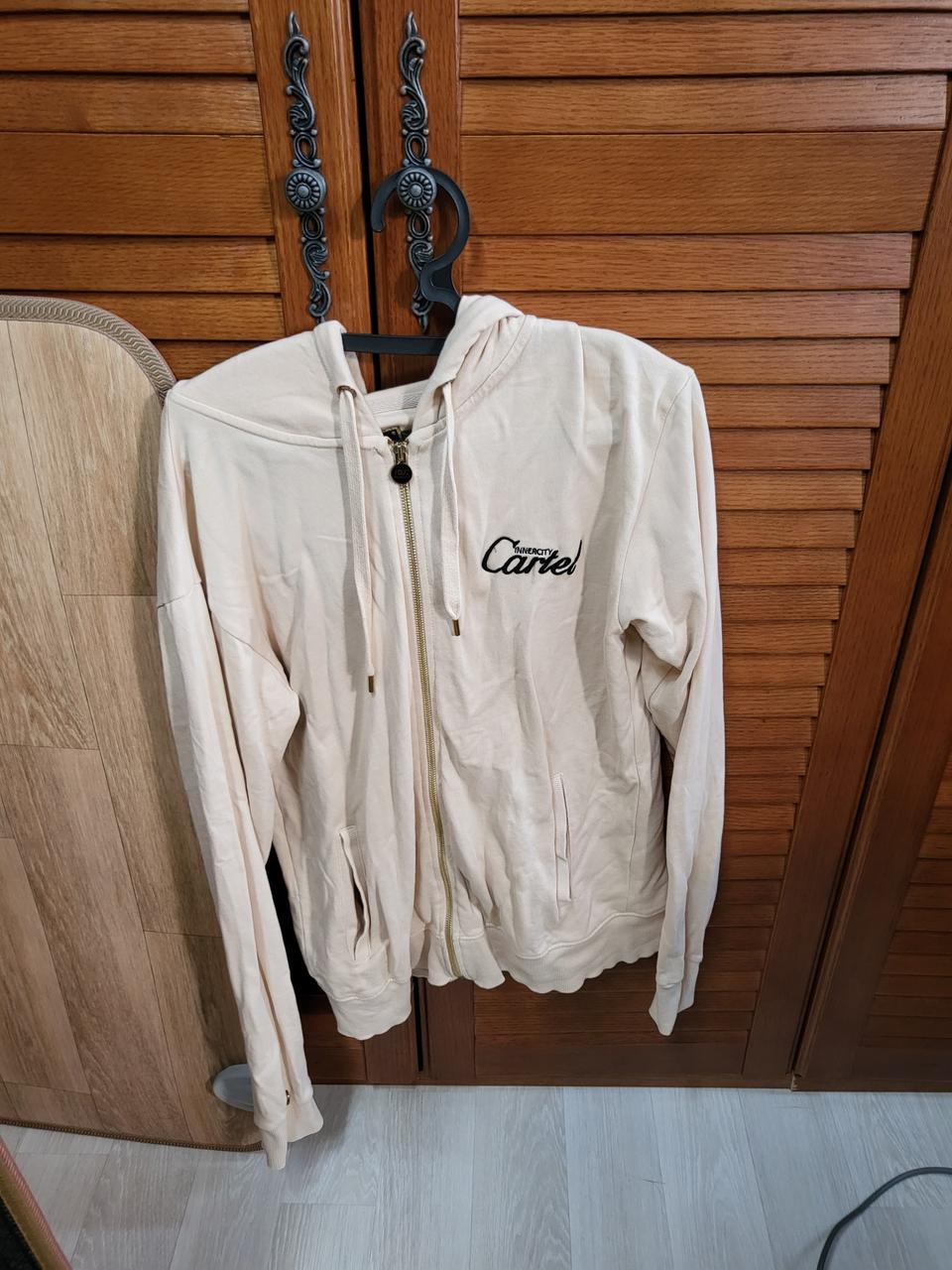 후드티 만원 (소매가 길어서 시착만함)