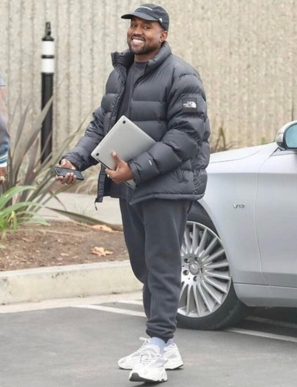 [새제품]노스페이스1992 눕시 차콜 칸예패딩 58b,53b,63b