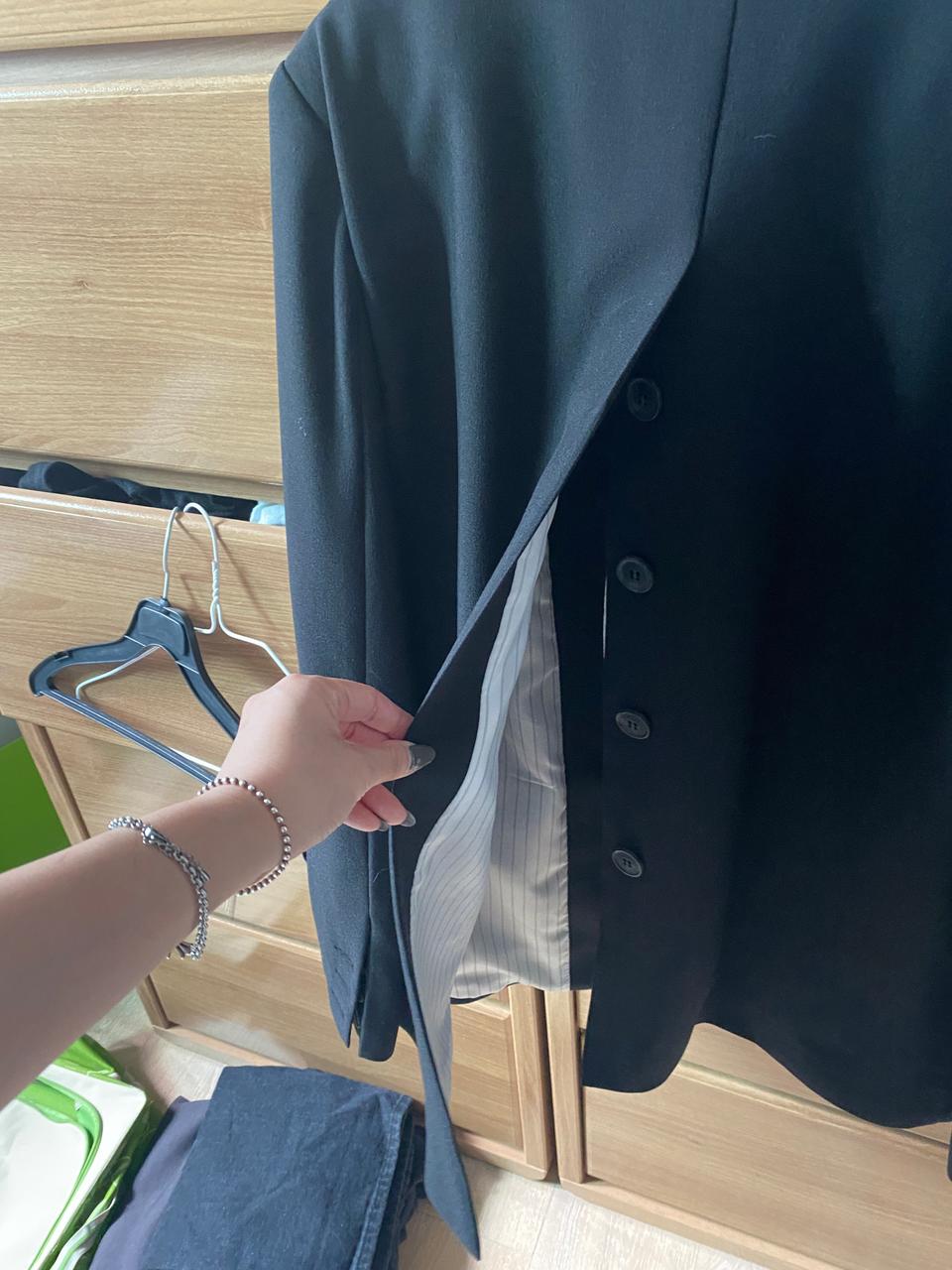 오버핏뒤트임자켓