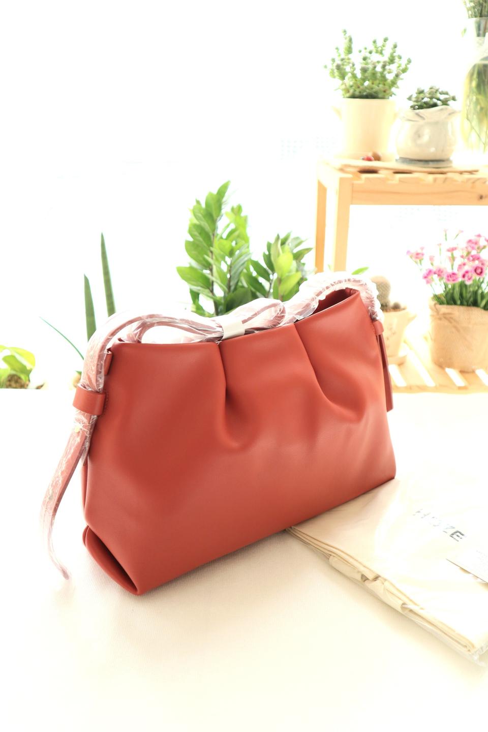 새제품)호제  정상가248,000원 소가죽숄더백