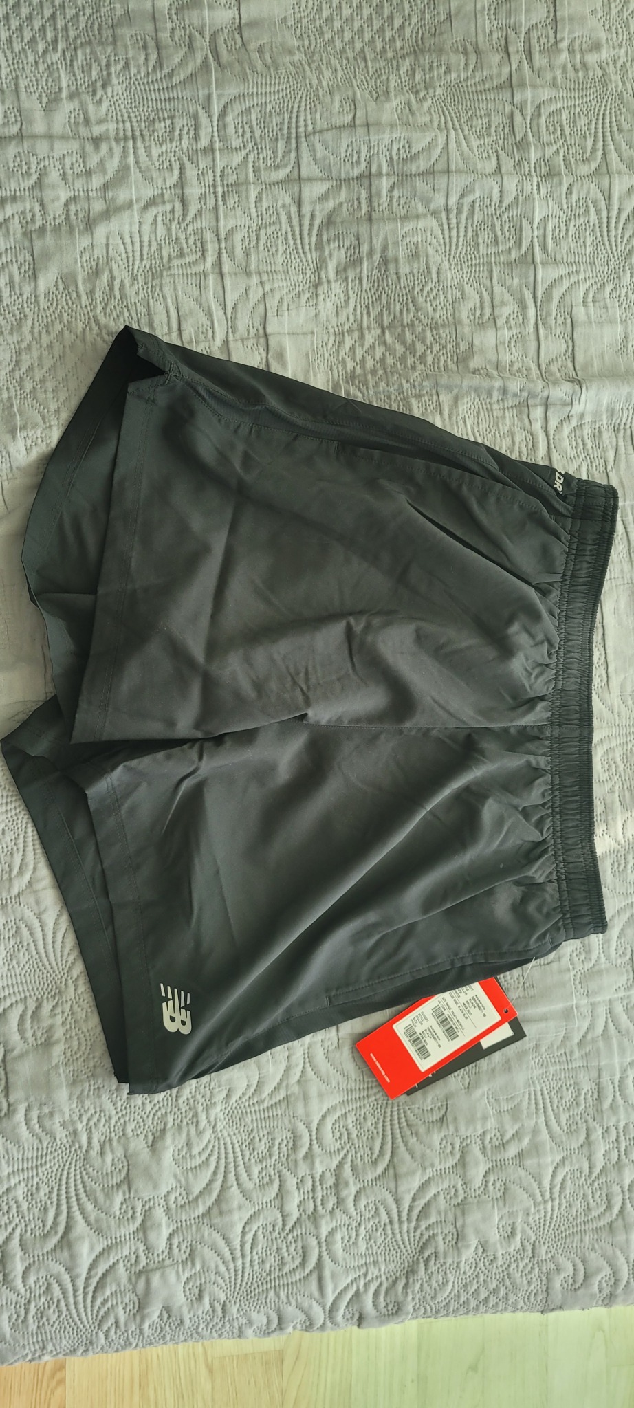 뉴발란스 5인치 쇼트 새제품 팝니다.