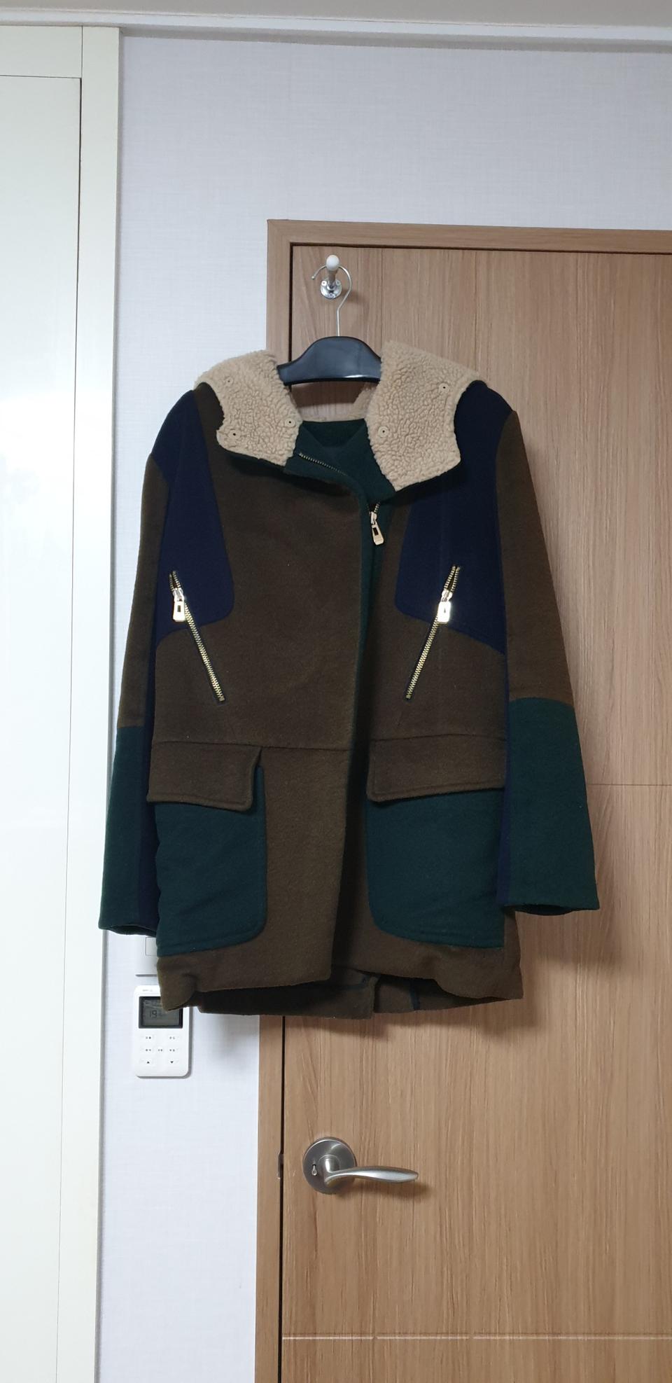 가격내림!! 엠폴햄 배색 코트