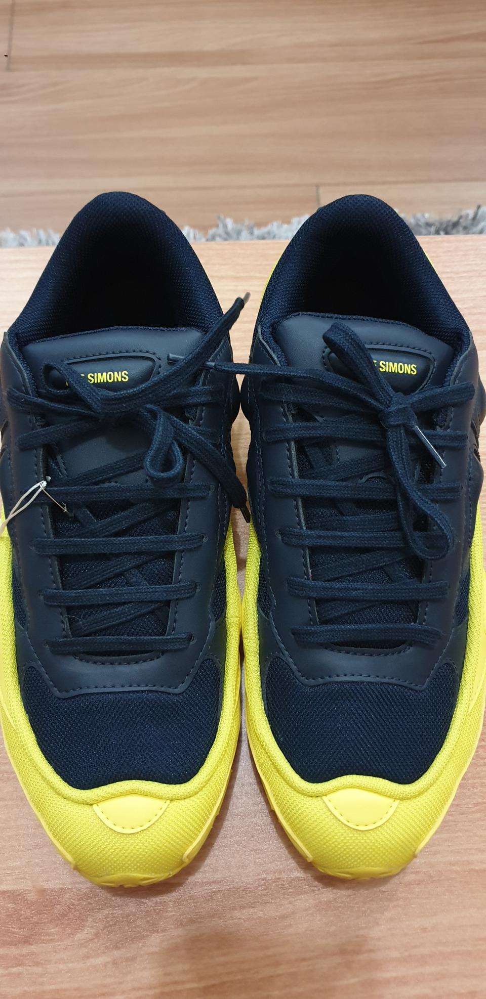 (새제품)라프시몬스 아디다스 오즈위고 275