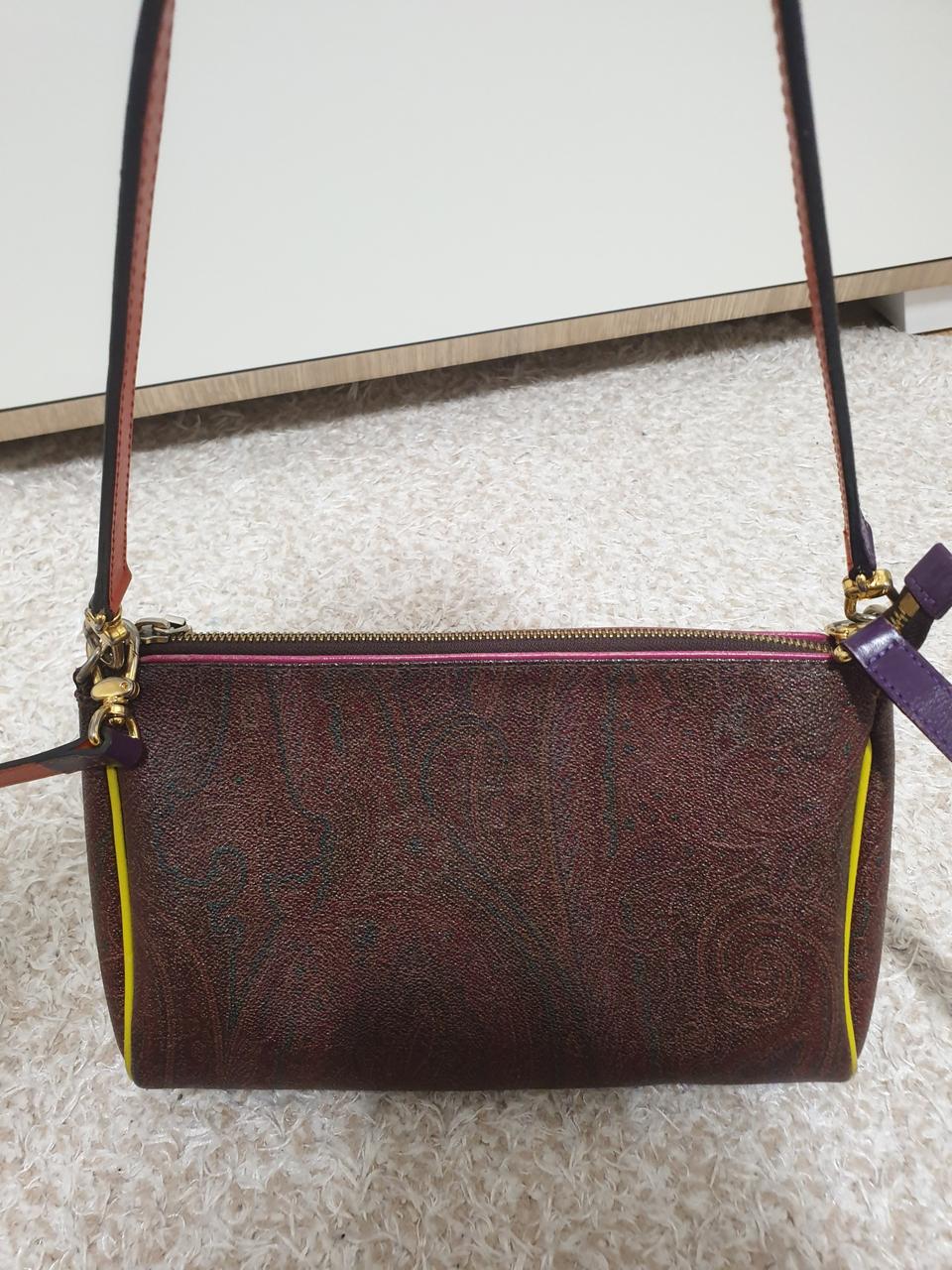 에트로 숄더크로스백 33000원