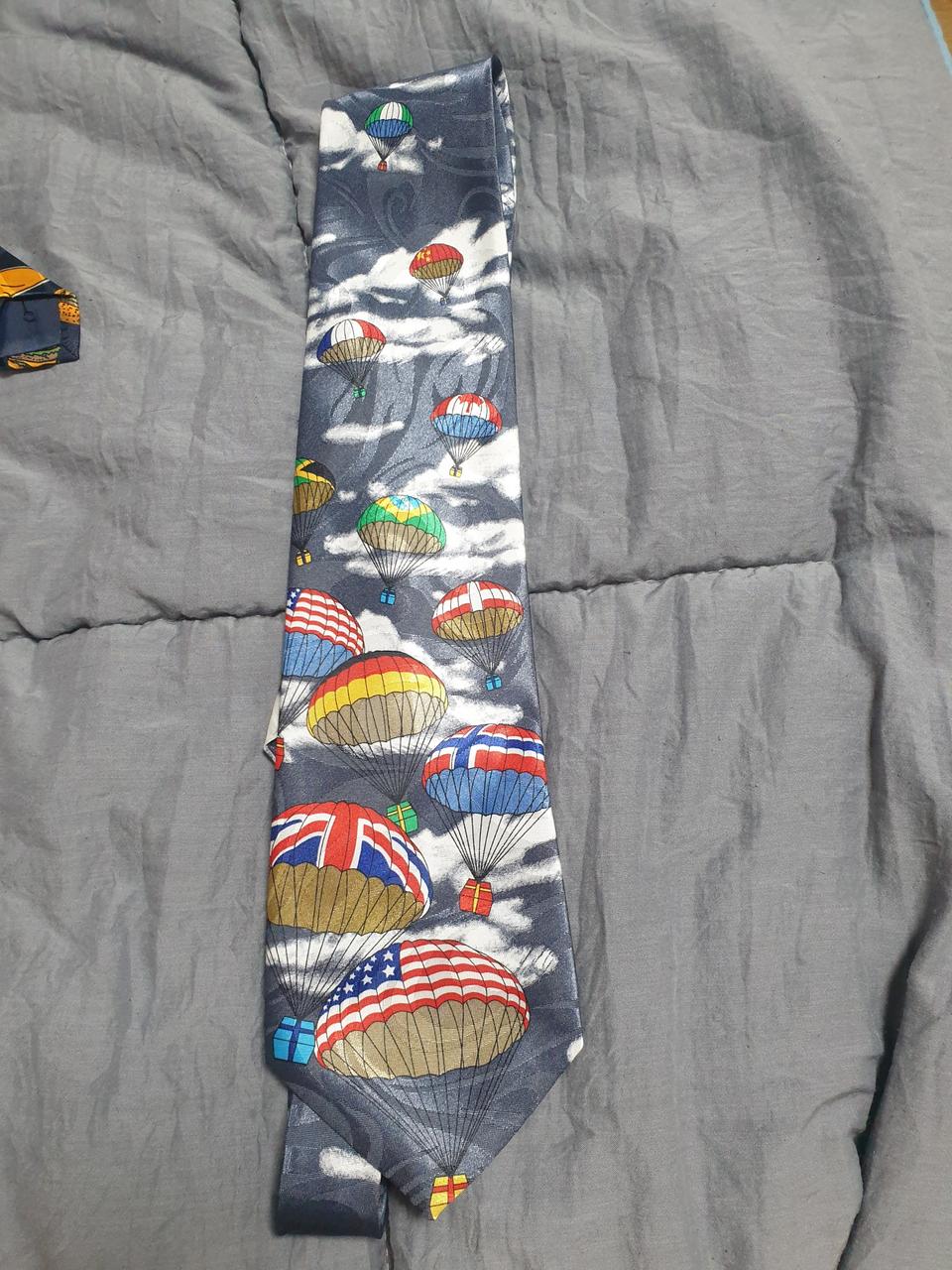 rene chagal 낙하산  넥타이 팝니다.