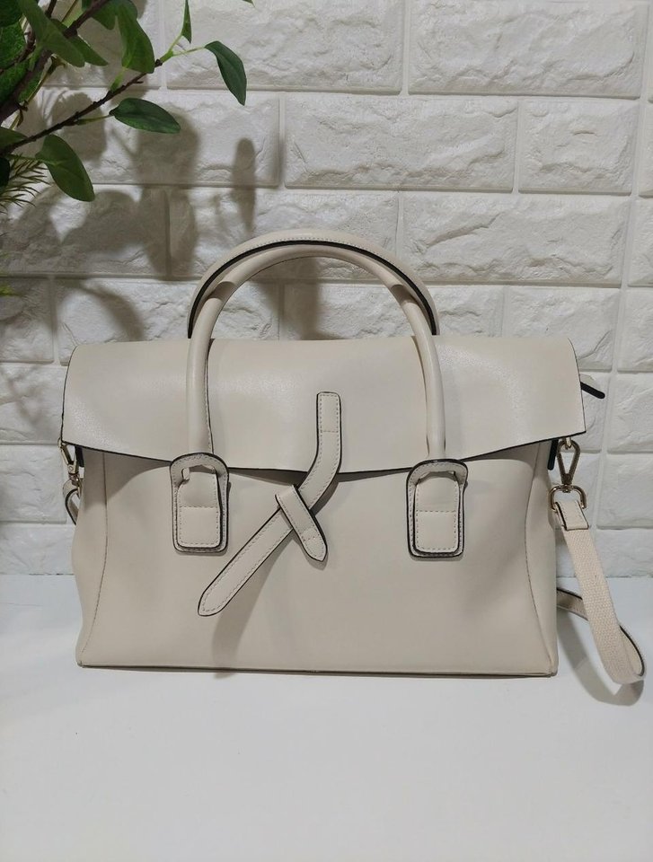 델라스텔라 크로스백 | 세컨웨어(헬로마켓) 델라스텔라 크로스백 | 세컨웨어(헬로마켓)