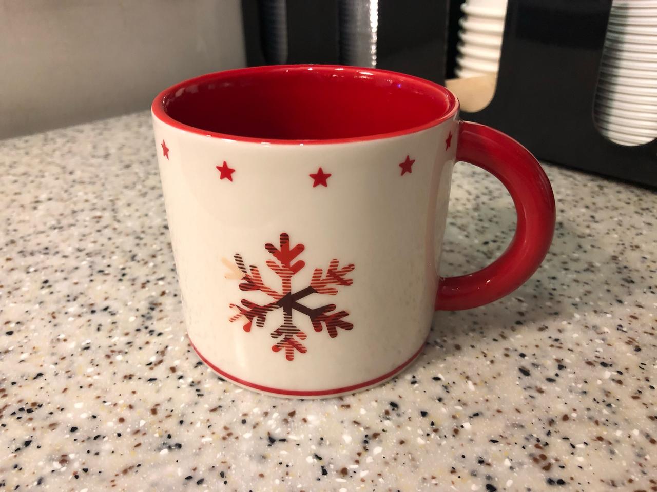 스타벅스 아메리카노 3300 팝니다