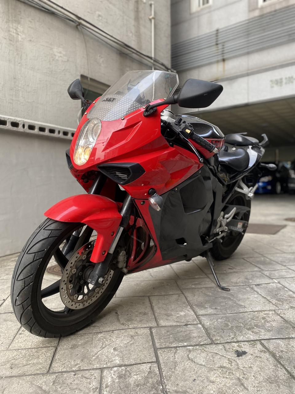 효성 코멧125r 2013년식 세미튜닝 풀배기 차량 초급매