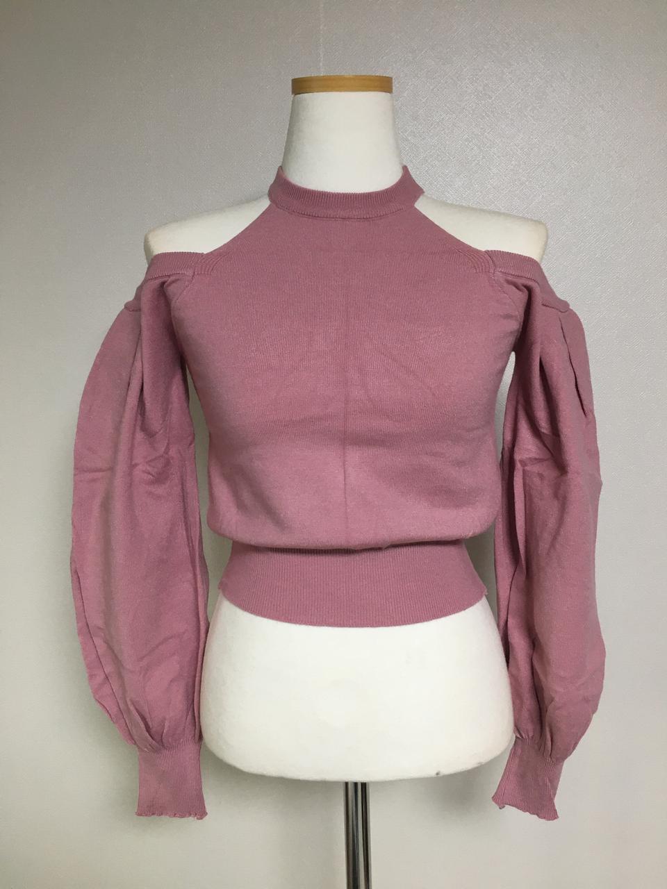 홀터넥 오프숄더 크롭니트