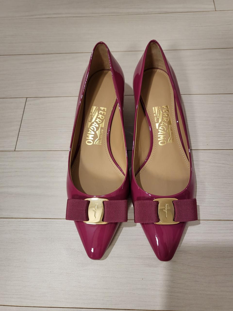 페라가모 플랫 슈즈 240사이즈